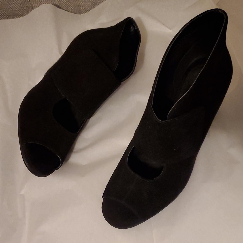 AEROSOLES Black Heeled Boots for Style and Comfort